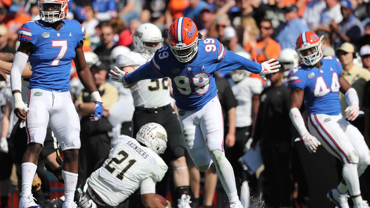 Red-hot Feleipe Franks, dominating defense power No. 13 Florida past Idaho in final home game of 2018
